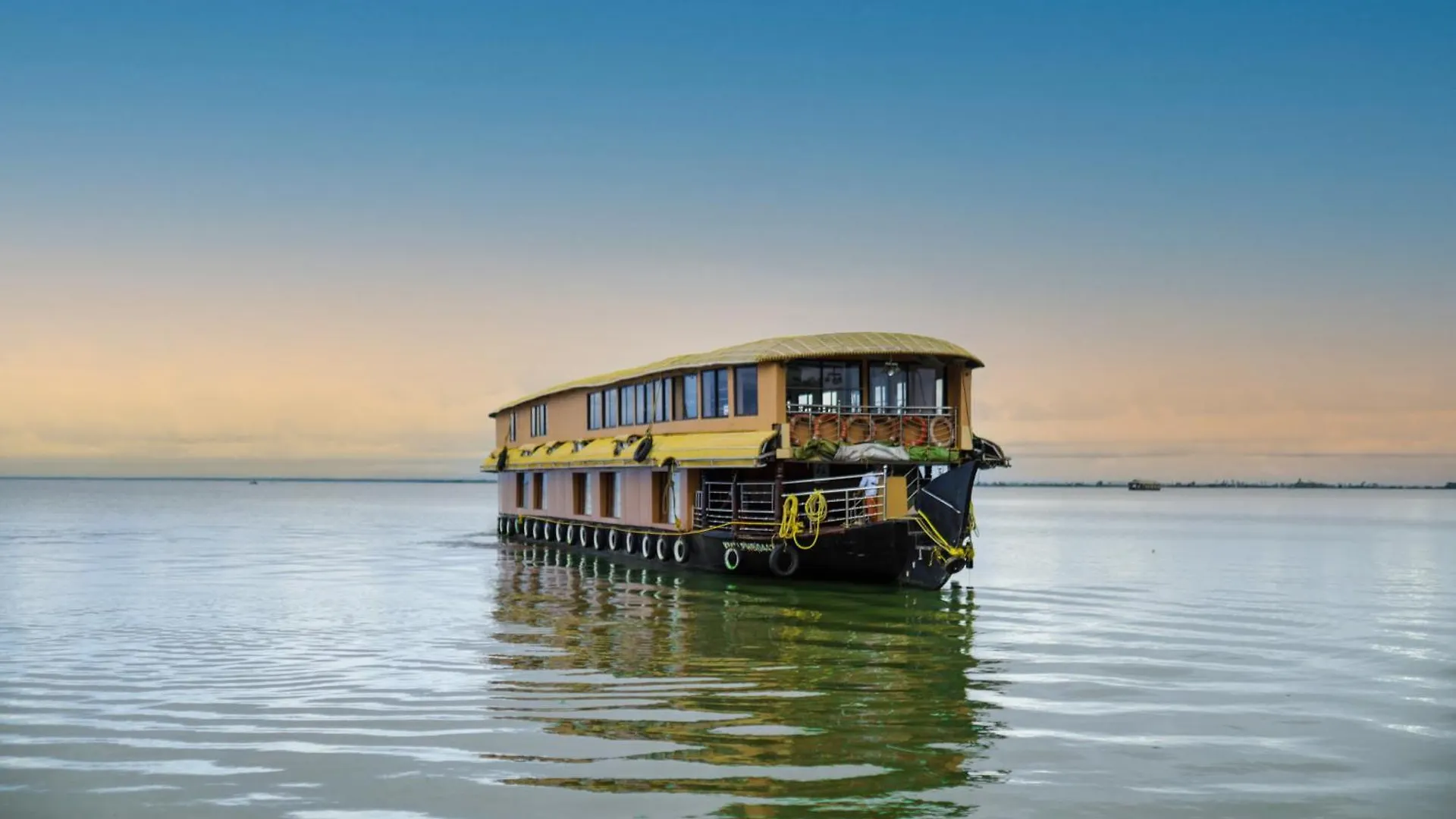 מלון Alappuzha Jct Houseboat
