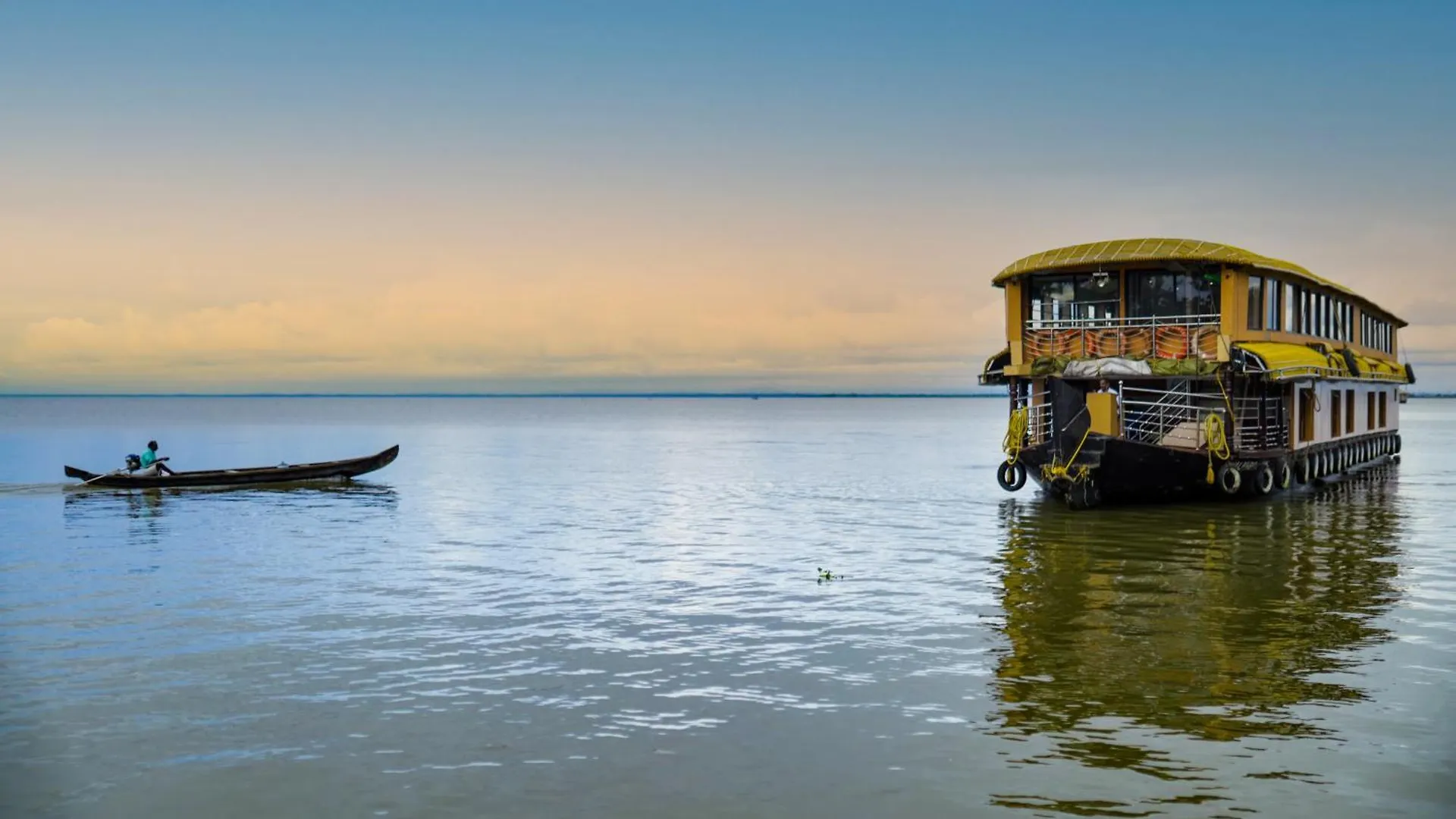 מלון Alappuzha Jct Houseboat