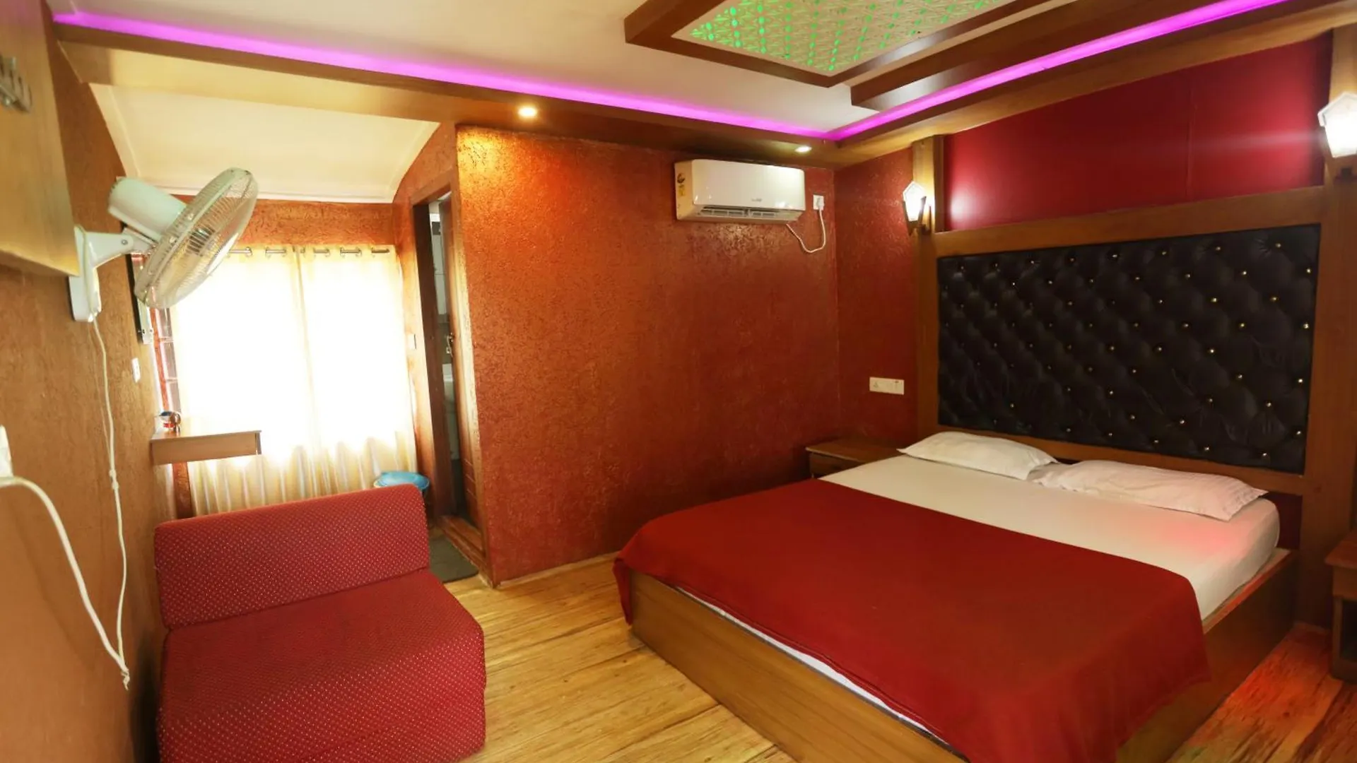 מלון Alappuzha Jct Houseboat 5*,